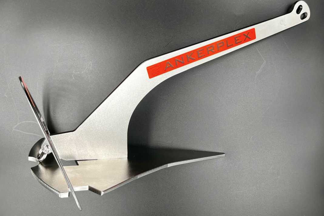 Flachmetall: Flunke, Bügel und Schaft sind aus Plattenmaterial geschnitten