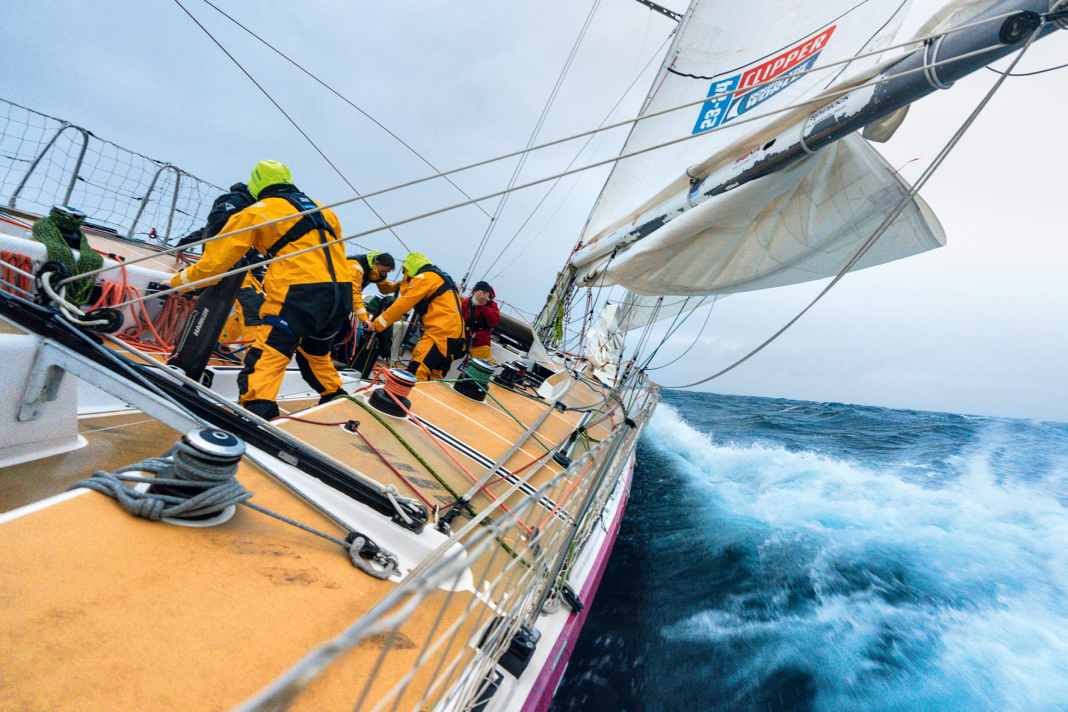 Gli yacht standard, lunghi 23 metri, compiono 40.000 miglia nautiche al giro del mondo e fanno scalo in sei continenti.