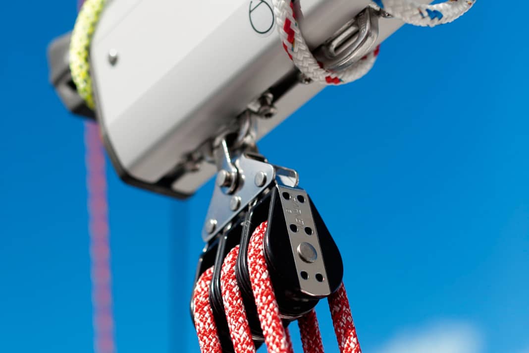 Ball bearing blocks are ideal for highly reduced bulkheads