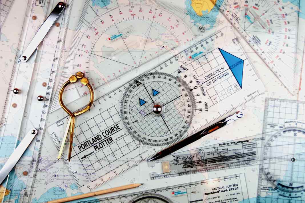 Navigationsbestecke für die konventionelle Kartenarbeit gibt es in diversen Varianten. Jede hat ihre eigenen Vor- und Nachteile