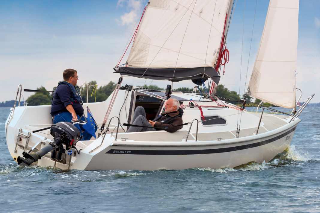 Le Heeger Meer en gloire : les eaux frisonnes sont le terrain de jeu idéal pour le Sailart 20. Il dispose toutefois aussi de suffisamment de réserves de stabilité pour les eaux plus grandes comme l'IJsselmeer ou la Baltique.