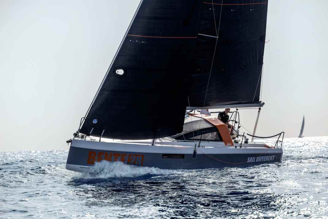 Bente 28 - The non-conformist: The Judel/Vrolijk design is the most consistent embodiment of breaking away from formulaic constraints. The superstructure creates a lot of volume and headroom below deck and gives the boat a sense of independence. Agile, but not explosive