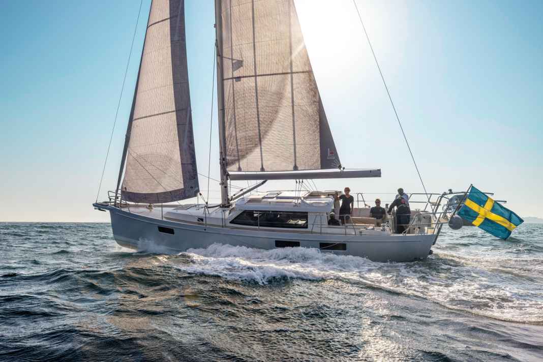 Le bateau n'est pas impressionné par les vagues courtes et raides typiques de la Baltique. Le rouf n'est pas touché, le cockpit non plus.