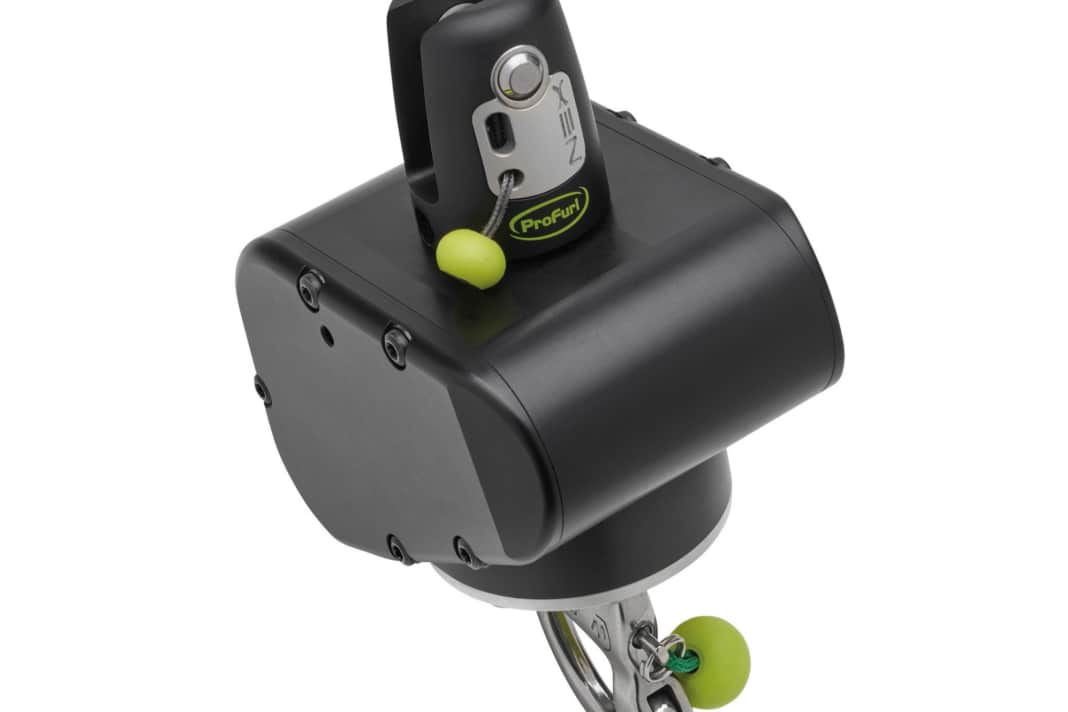 Compact: The NEXe-light furlers are only available in a 12-volt version and are designed for gennakers up to 140 square metres and Code Zeros up to 200 square metres. Switch box and plug connection are included in the scope of delivery