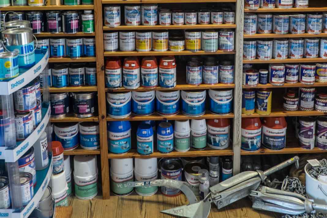 Des peintures contenant des biocides exposées en rayon, c'est interdit à partir du 1er janvier 2025