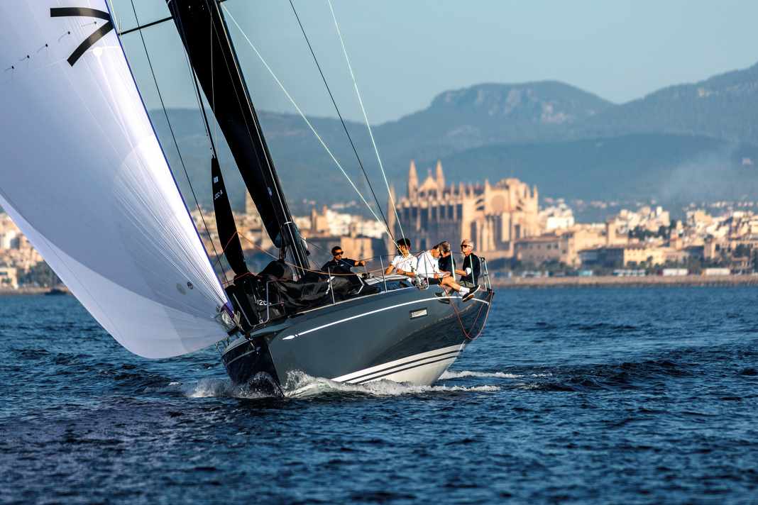 clubswan 43 : Un instrument de précision d'origine très raffinée, qui plus est adapté à la navigation. La nouvelle de Nautor fascine sous les voiles. Mais l'accès à la course OneDesign doit être acheté au prix fort.  Prix à partir de 975 800 €, test dans YACHT 01/2025