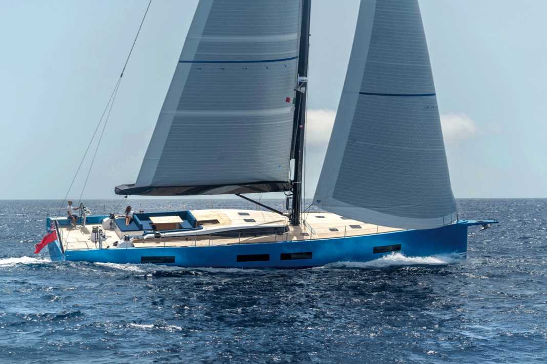 Flat and high: For the 74RS, Solaris once again collaborated with Javier Soto Acebal, who designed the fuselage to be fuller - for more space and dimensional stability.