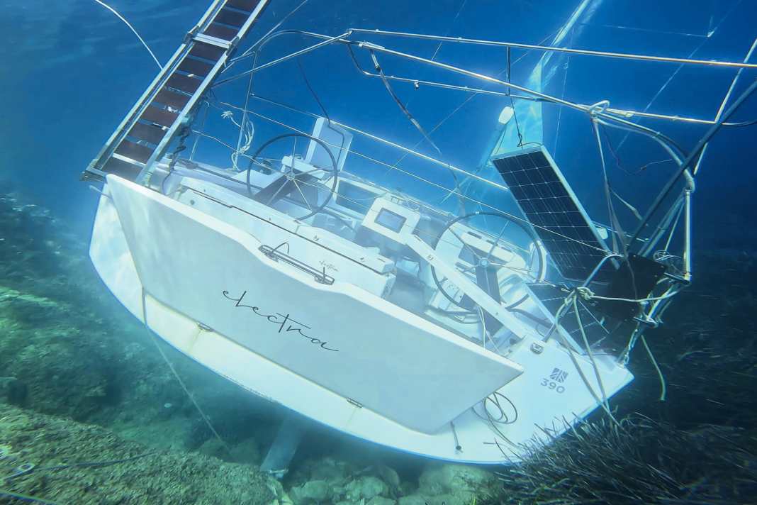Un bateau de grande série a pris le large. Des cloisons de collision étanches habilement placées auraient pu éviter l'accident.