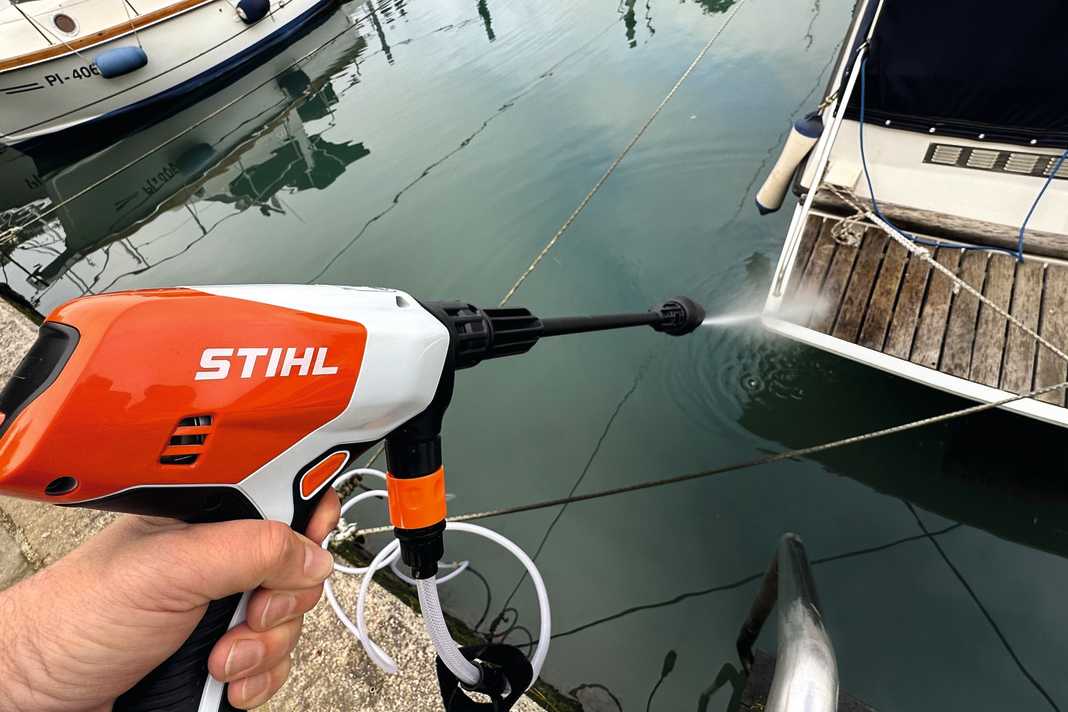 Der neue Stihl RCA 20: Ein Ansaugschlauch gehört zum Komplettpaket, die Saughöhe reicht für fast alle Zwecke.