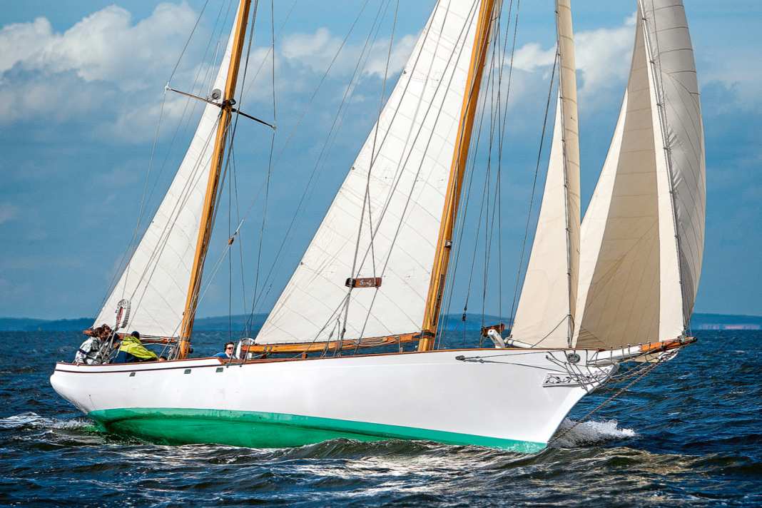 „Bounty“ von Michael Schmidt ist ein Design des Amerikaners Lewis Francis Herreshoff.