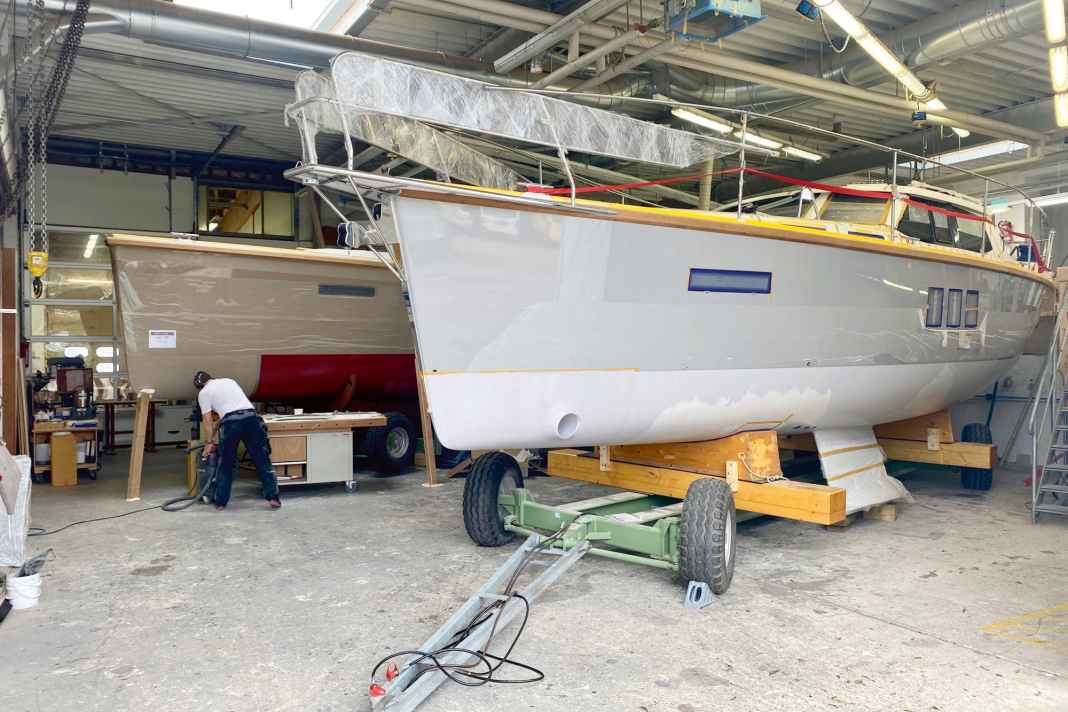 Das begrenzte Platzangebot vor Ort erfordert, dass in den Werfthallen regelmäßig rangiert werden muss.