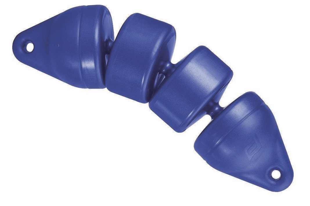 The dinghy fender consists of several links and adapts to the shape of the hull.