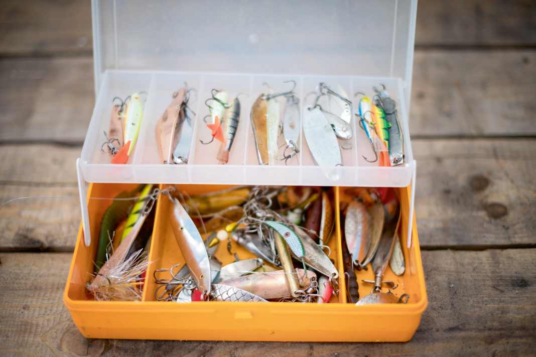 Aufgeräumt: Ein gut unterteilter Gerätekasten gehört zu jeder Ausrüstung aufs Boot.