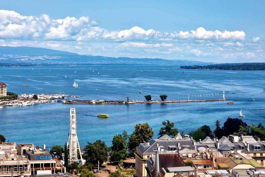 Panorama alpino, condizioni di vento entusiasmanti e una ricca storia: il Lago di Ginevra è una vera e propria mecca della vela.