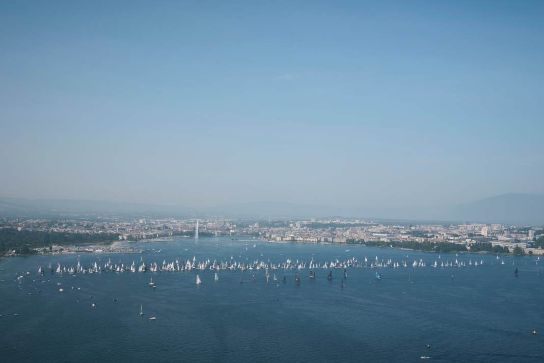 Starting line of the traditional Bol d'Or in front of Geneva.