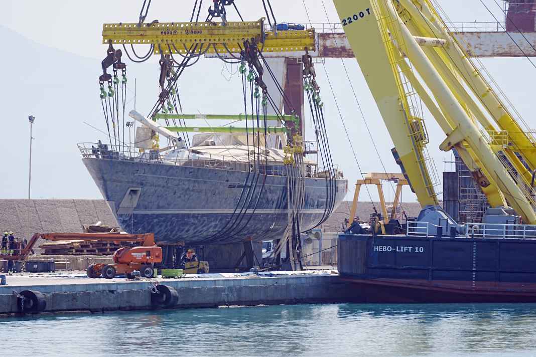 La "Bayesian" è a terra e sembra essere sorprendentemente ben conservata.