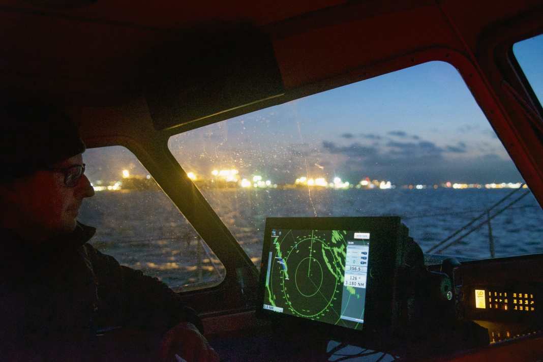 In poor visibility and heavy traffic, the radar image provides additional safety, as here on board Leon Schulz's "Regina".