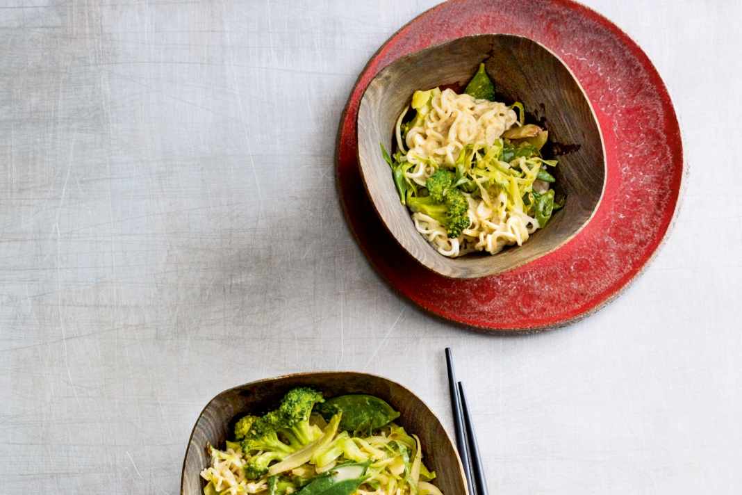 Nouilles vertes au curry et aux légumes