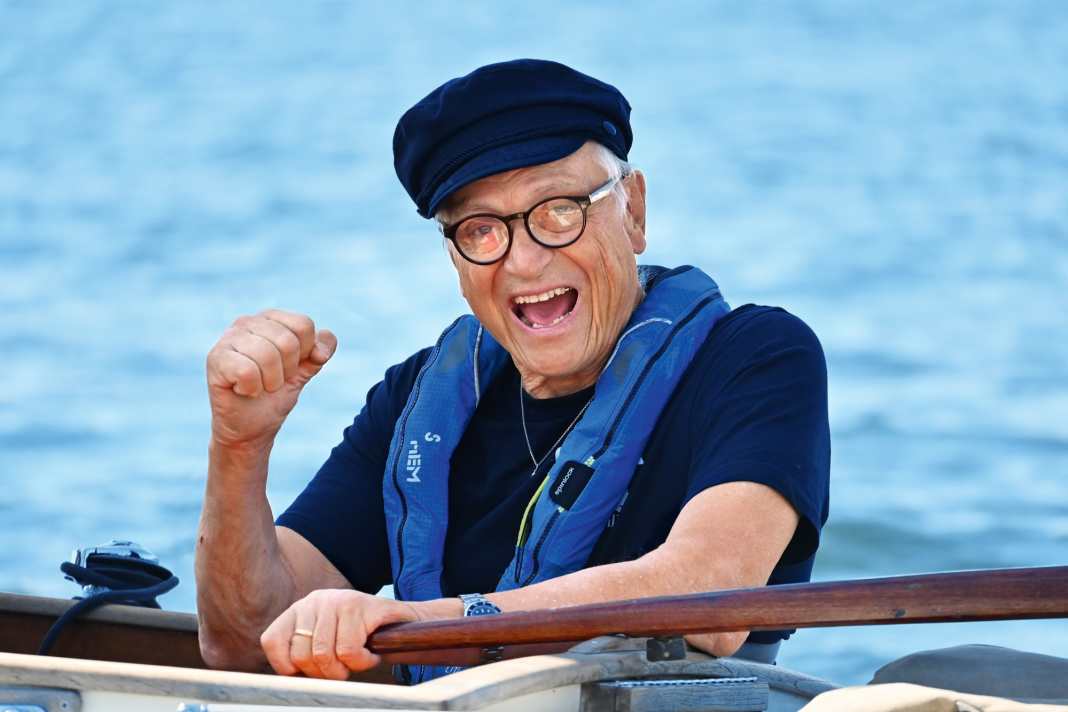 À 72 ans, il surmonte les obstacles comme peu d'entre eux y parviennent.