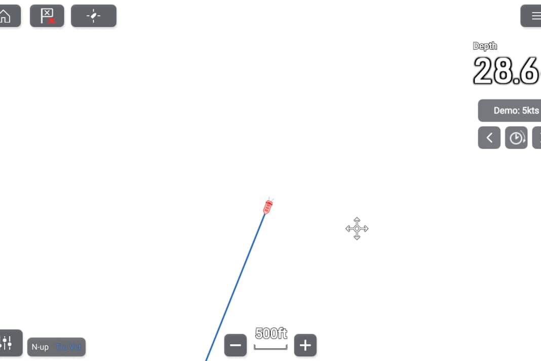 Alerte visuelle : la coloration rouge de cette cible AIS, émise par un cargo, indique qu'il va se rapprocher dangereusement de son propre yacht sur sa route.