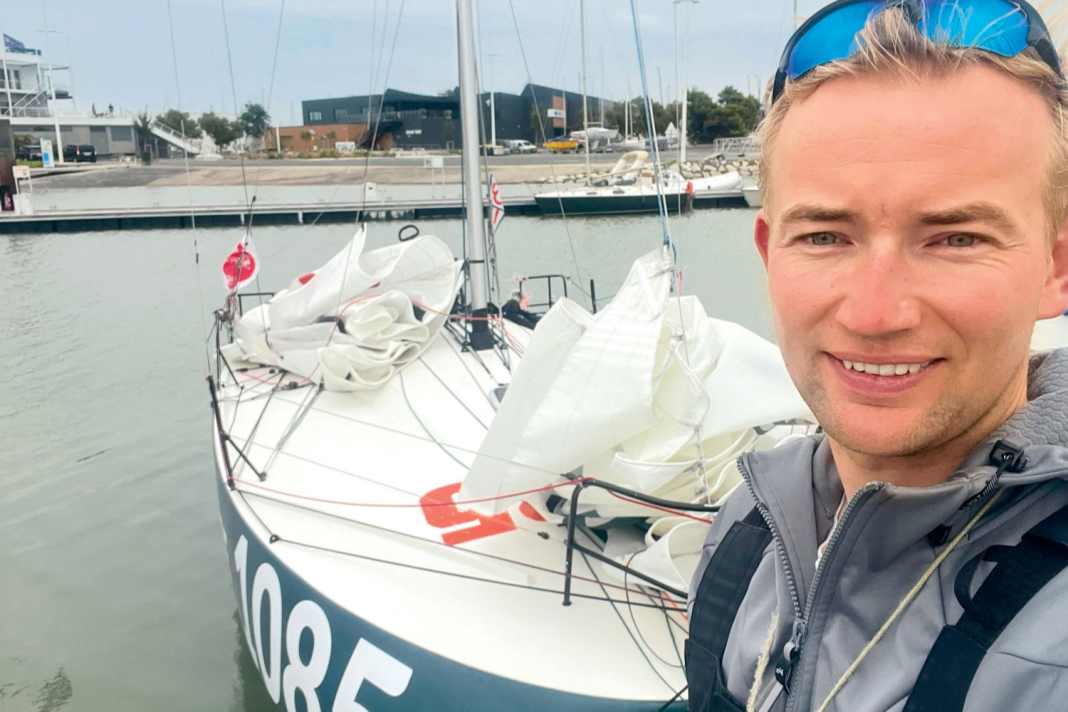 Lenz took over the "Monoka" from Melwin Fink, who is currently sailing the Globe40.