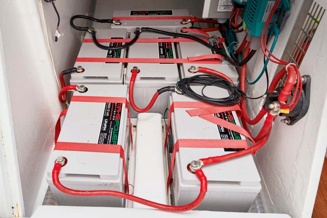 Le batterie al litio possono essere utilizzate per portare a bordo grandi quantità di energia. Questo comporta dei rischi, ed è per questo che l'installazione dovrebbe essere monitorata meglio.