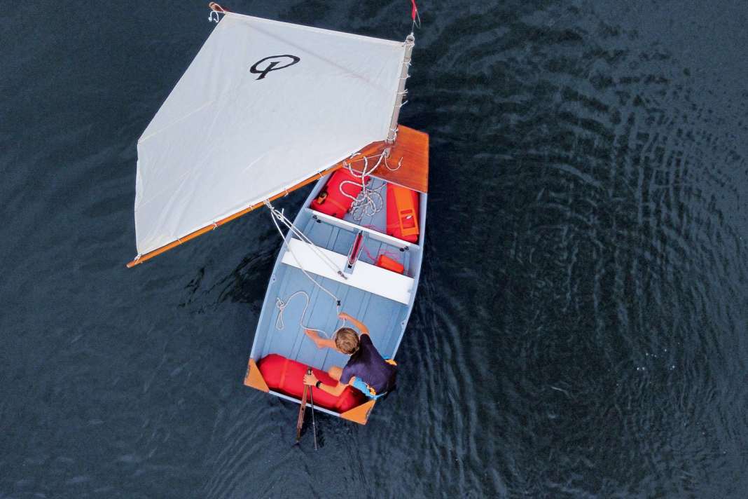 Looks like a normal Opti. However, the additional bulkheads in front of the centreboard box are striking. It is divided there.
