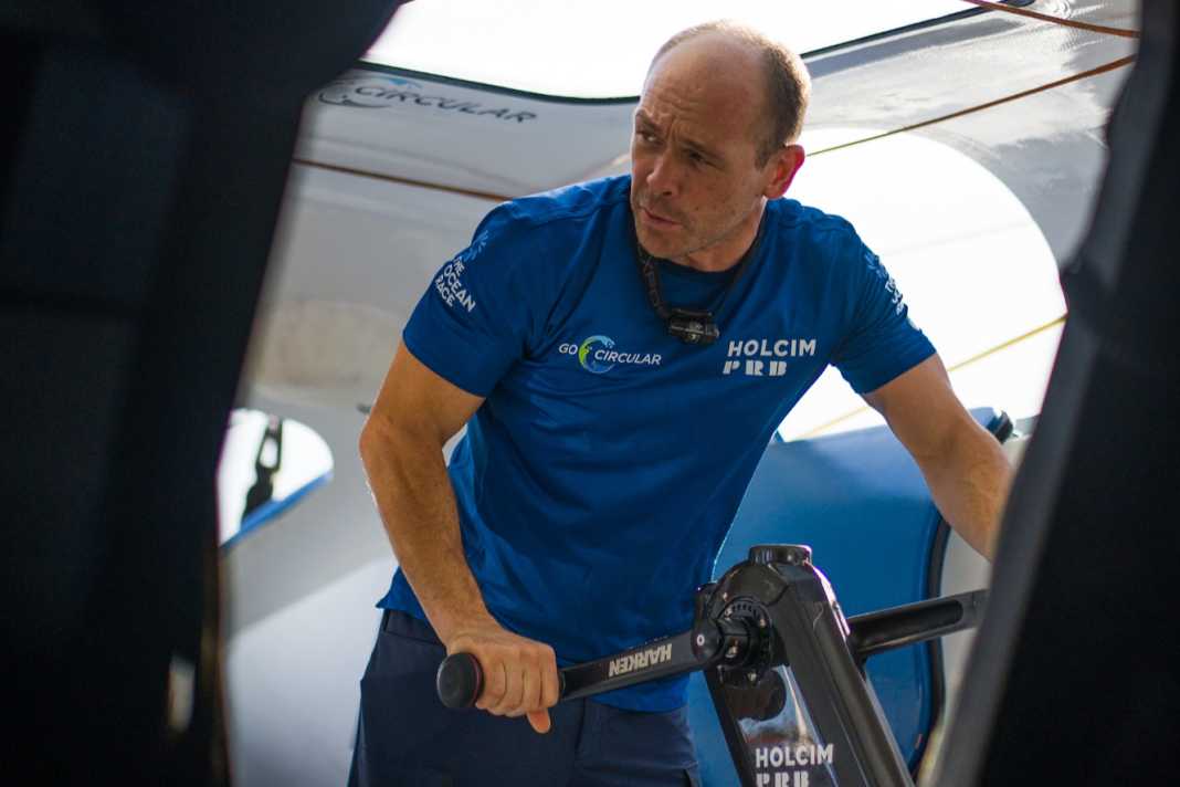 Kevin Escoffier am Grinder | polaRYSE / Holcim - PRB / The Ocean Race
