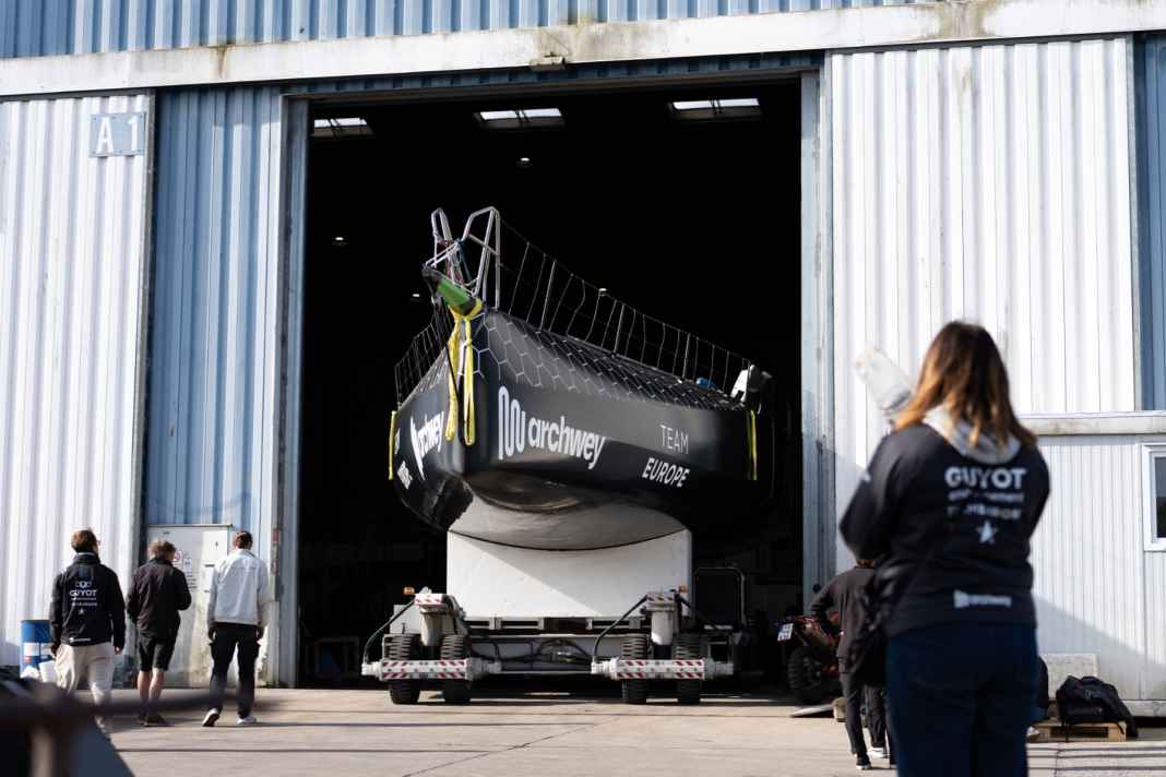 Auf der Kieler Werft Knierim Yachtbau wird am Comeback für Team Guyot gearbeitet