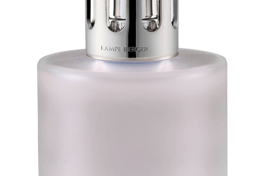 Arôme : le diffuseur de parfum Maison Berger agit contre les moustiques en vaporisant de la prallethrine, un insecticide. C'est pourquoi elle ne doit pas être utilisée sous le pont. Lampe avec 180 millilitres d'huile pour 38 euros. www.lampeberger.de
