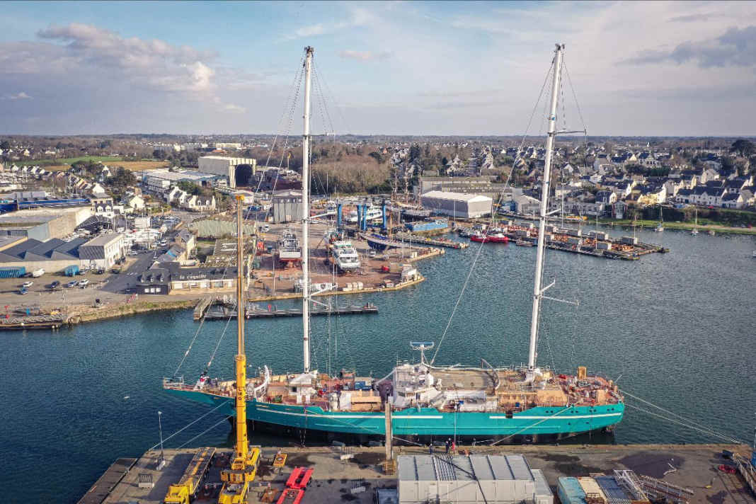 The first "Anemos" ship on its way to completion