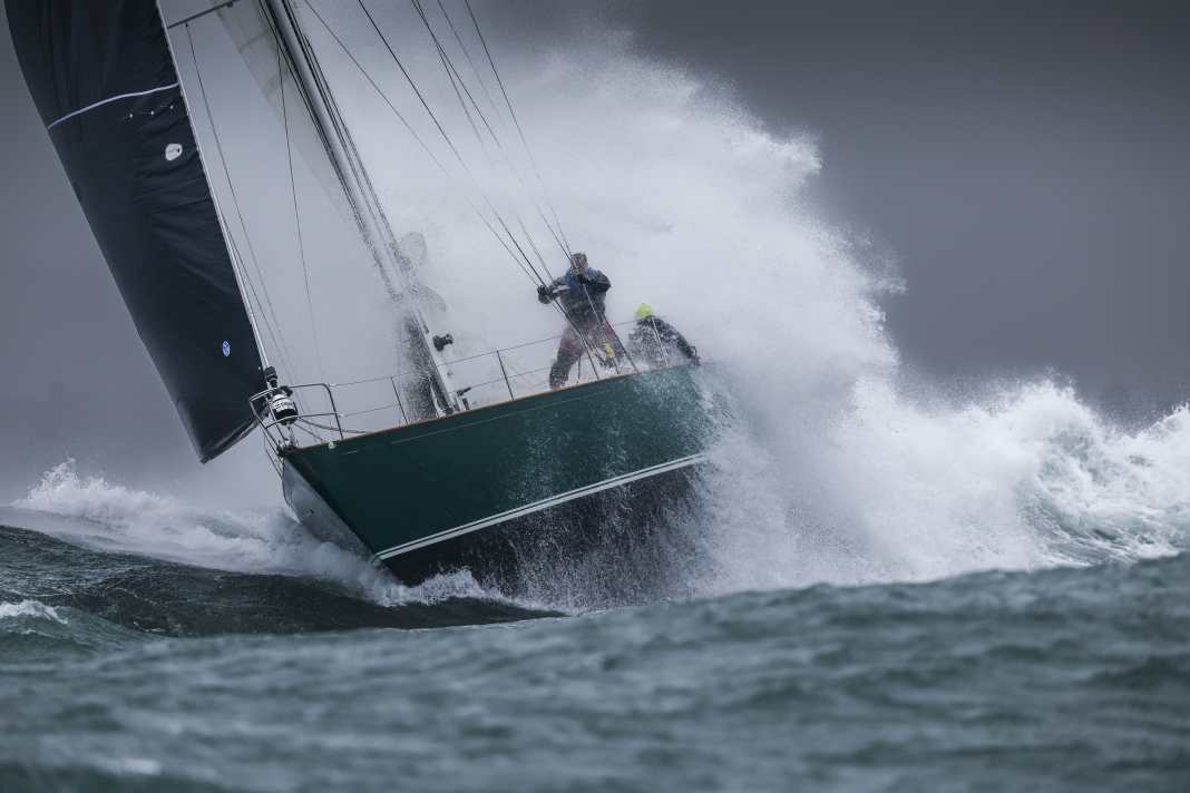Harte Bedingungen zum Fastnet-Auftakt