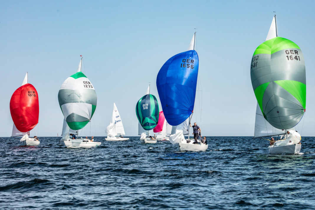 H-Boote unter Spinnaker bei der Warnemünder Woche