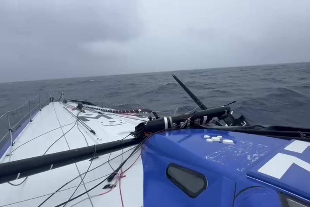 Erster Mastbruch bei der 10. Vendée Globe: Das zerstörte Rigg an Bord von "Medallia"
