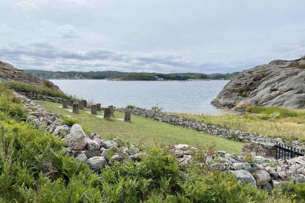 Vista sul cimitero militare di Stensholmen.