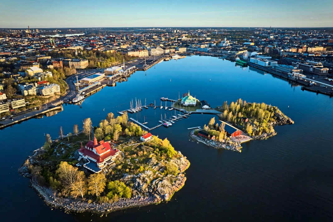 View of Helsinki harbour with the Nyländska Jaktklubb in the foreground.