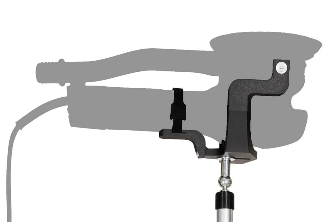 A special holder for random orbital sanders and a support are designed to make work on the underwater hull easier.
