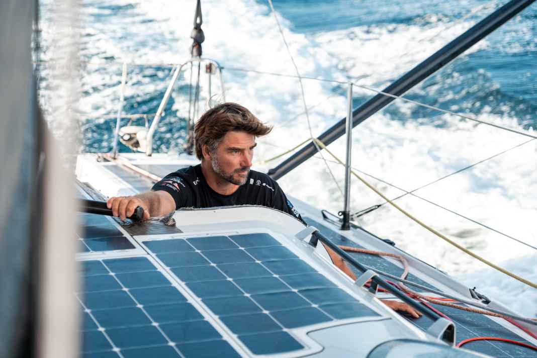 Boris Herrmann am Steuer seiner "Malizia - Seaexplorer"