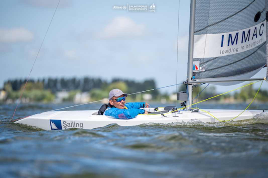 Heiko Kröger im 2.4m Norlin OD bei der Segel-WM auf dem Braassemermeer