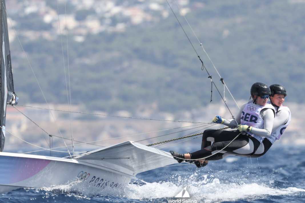 Jetzt schon ein Riesenerfolg: Marla Bergmann und Hanna Wille ziehen als Fünfte nach der Hauptrunde ins 49er-FX-Finale ein | Fotto: World Sailing/Lloyd Images