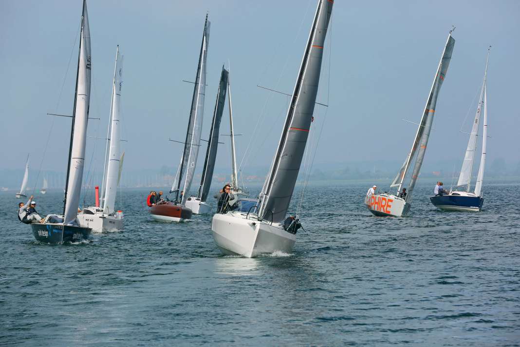 Gruppenbild auf der Schlei. Die Boote waren wegen ihrer großen Speed-Unterschiede kaum für ein gemeinsames Bild zusammenzubekommen.