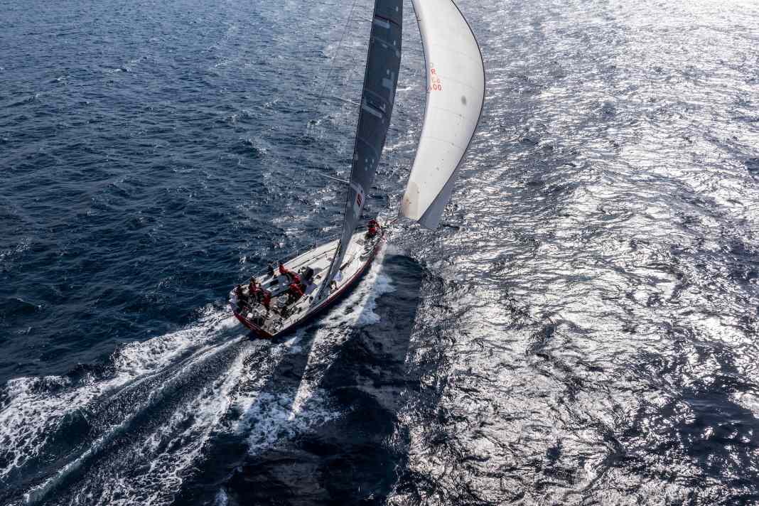 Die "Haspa Hamburg" beim RORC Transat 2025 zu Jahresbeginn.