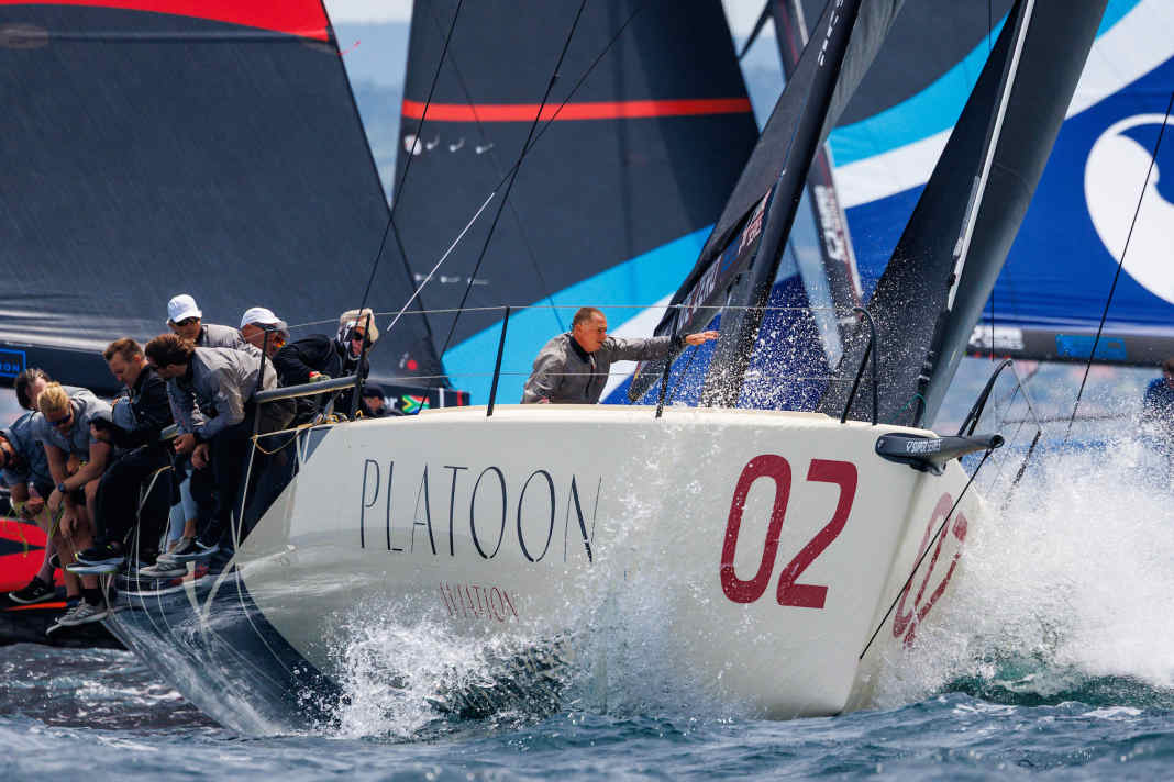 Currently, the bow number of "Platoon Aviation" is the programme at the event in Baiona: Harm Müller-Spreer's boat is in second place at the halfway point.