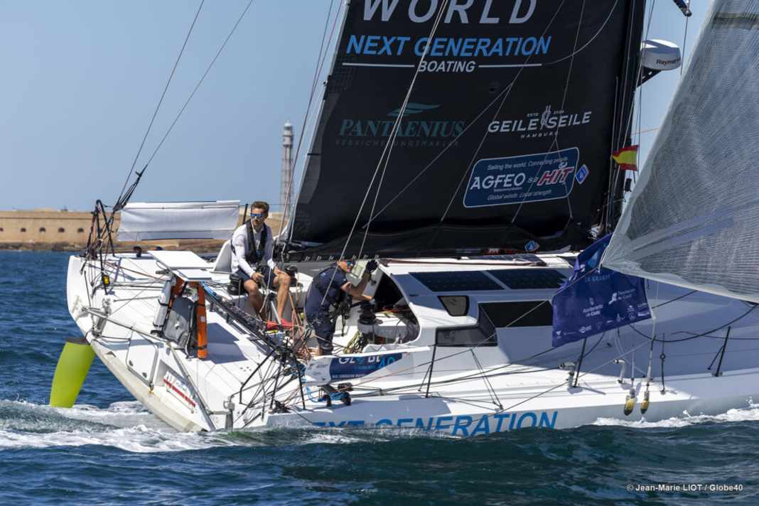 Lennart Burke and Melwin Fink at the start of the first stage in Globe40.