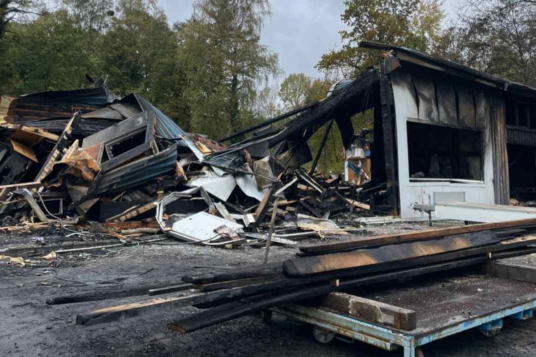 La destruction est énorme. Il ne reste presque rien du chantier naval