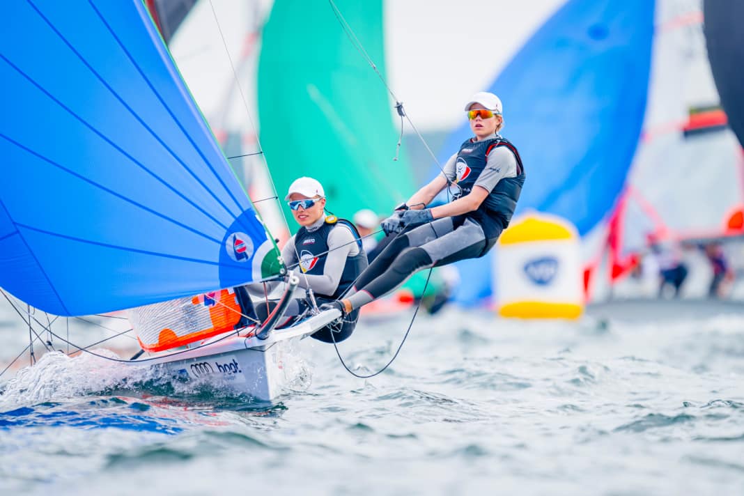 Per Christoffer and Carl Frederik Schwall in the 29er. The sons of Tornado world champion René Schwall, who won gold with Roland Gäbler at the turn of the millennium, are fighting for a top ten place. René Schwall and Roland Gäbler also won the Olympic bronze medal together in Sydney in 2000