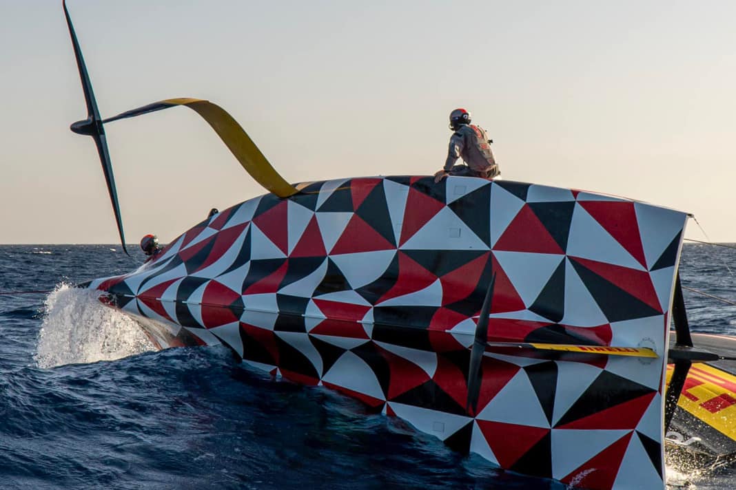 Der Prototyp LQ12 des italienischen Luna  Rossa Prada Pirelli Teams kenterte in der Bucht von Cagliari 