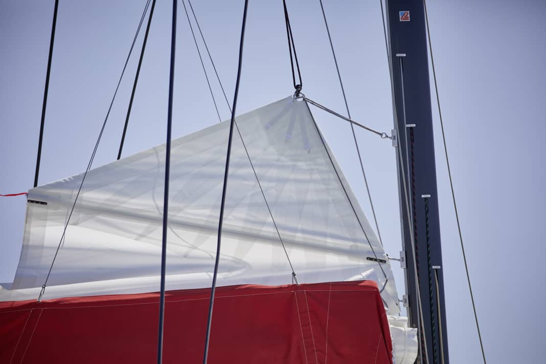 Lazy-Jacks on a catamaran.