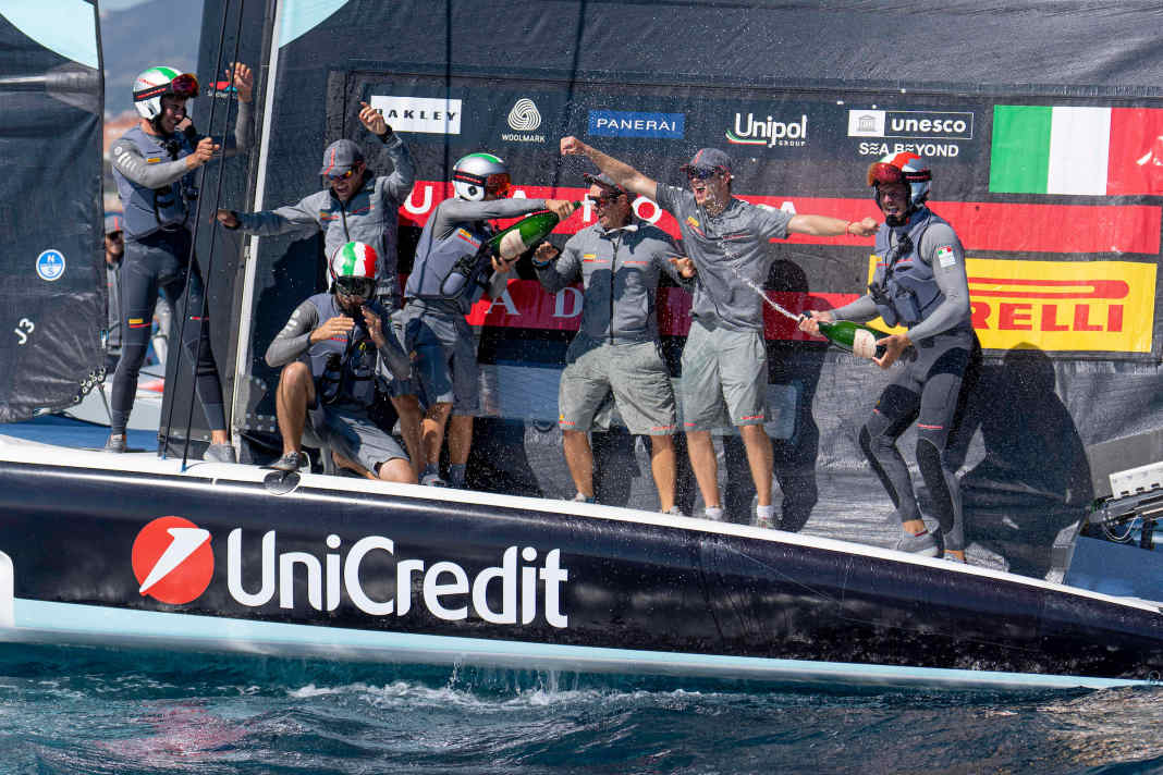 So sehen Sieger aus: Luna Rossa Prada Pirelli hat den Youth America's Cup gewonnen