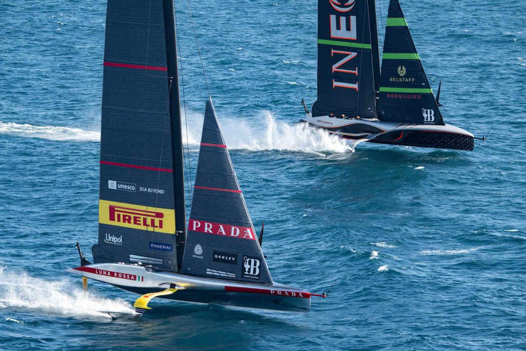 Nothing in common so far: "Luna Rossa" (l.) and "Britannia" (r.)